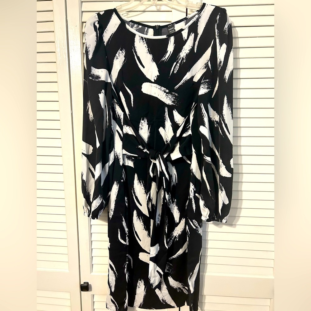 SHEIN Aliove Print Lantern Sleeve Belted Dress